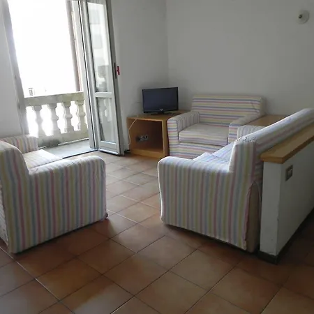 Aparthotel Pila *